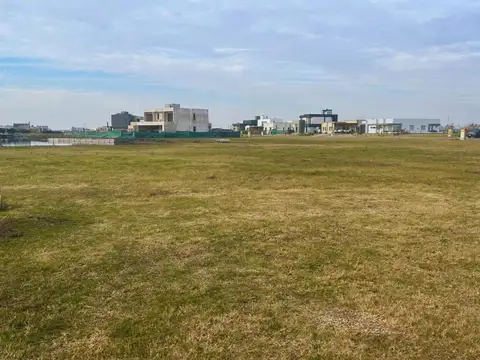 Lote Terreno en Barrio Gaboto 948 m2- Pueblos del Plata - Hudson