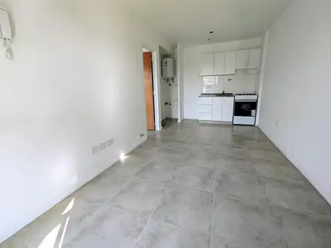 Departamento en Alquiler en Luis Agote, $ 400.000