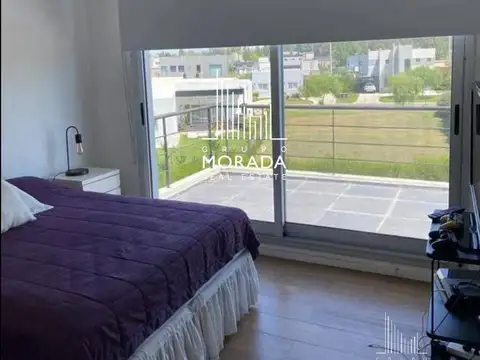 Casa en Alquiler con 2 cocheras