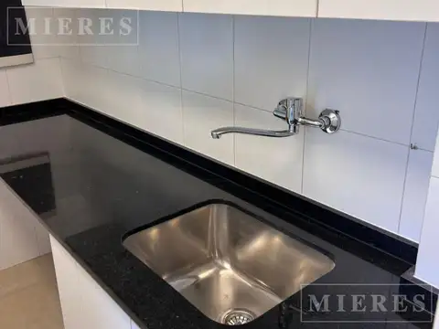 Casa en Alquiler con 2 cocheras