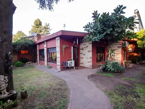 Casa en Venta con 2 cocheras