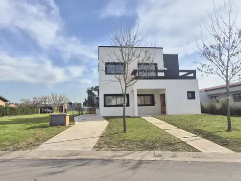 Casa en Venta en  Barrio Cerrado San Pablo Pilar. 6 ambientes, jardín y cochera