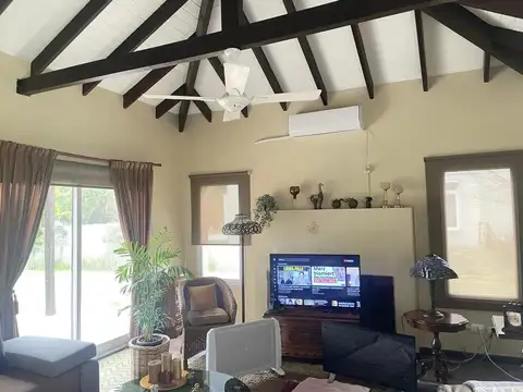 Casa en Venta con 3 cocheras