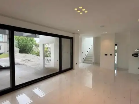 Casa en Alquiler de 4 dormitorios