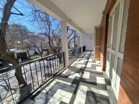 Venta Casa Familiar con pileta y quincho 6°Seccion