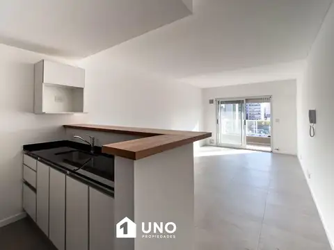 Mendoza y Ov. Lagos - Amplio Dpto de 1 Dormitorio Externo. Cochera disponible.