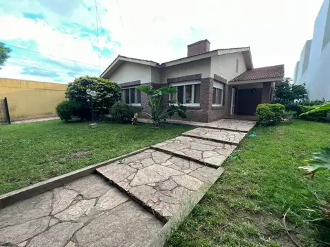 Se vende Chalet c/gran patio y pileta