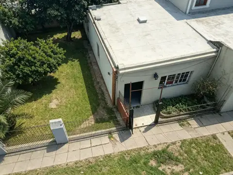 Venta casa 2 amb a 5' de Merlo con parque