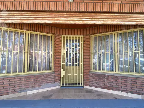 VENTA CASA 3 DORMITORIOS CON COCHERA Y MONOAMBIENTE - NEUQUEN CAPITAL