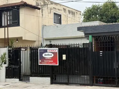 CASA PH AL FRENTE SOBRE CALLE CAPDEVILLA  A METROS DE ALVEAR 2 AMBIENTES CON COHERA  MUY BUENIO HASTA 2 PERSONAS