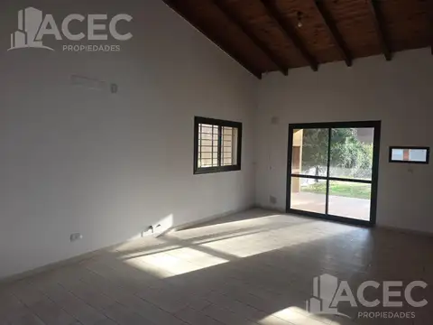 Casa en Alquiler con 1 cochera