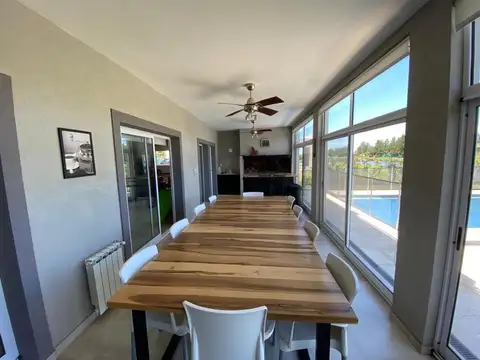 Casa 6 ambientes con 3 baños
