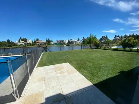 Casa en Venta con 4 cocheras