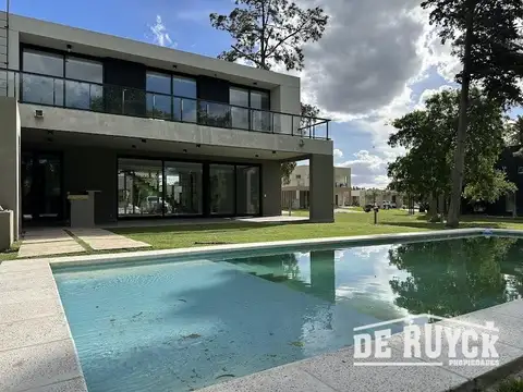 Casa a estrenar en Greenville 4 ambientes con pileta
