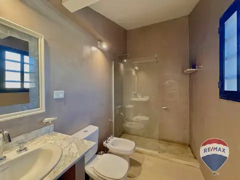 Casa 4 ambientes con 3 baños