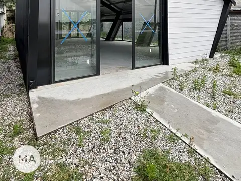 Local 95 m2 - Av. Illia 40 - Funes | Venta