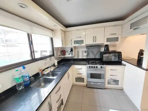 VENTA SEMISPISO 3 AMBIENTES C/ BALCON SALIENTE Y 2 COCHERAS. ZONA LA PERLA