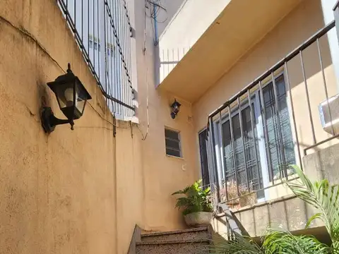 Depto Tipo Casa en Venta con 1 cocheras