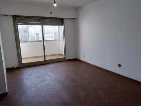 Venta departamento 2 dormitorios con doble balcón zona Centro, Rosario