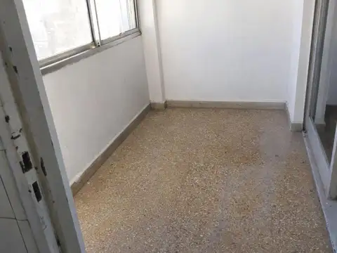 Venta departamento 2 dormitorios con doble balcón zona Centro, Rosario