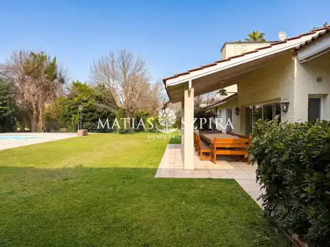 Casa en Venta con 3 cocheras