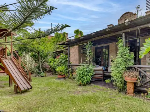 Casa en Alquiler en Playa Hermosa con Piscina