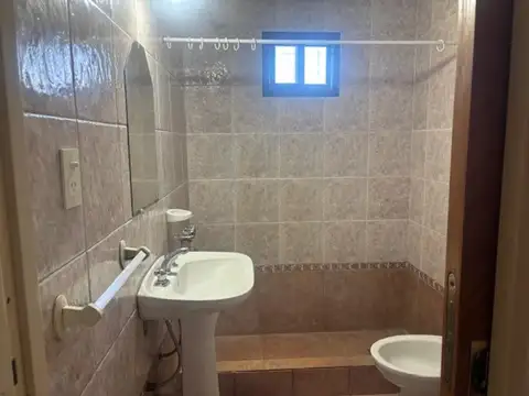 Casa 2 ambientes con 1 baño