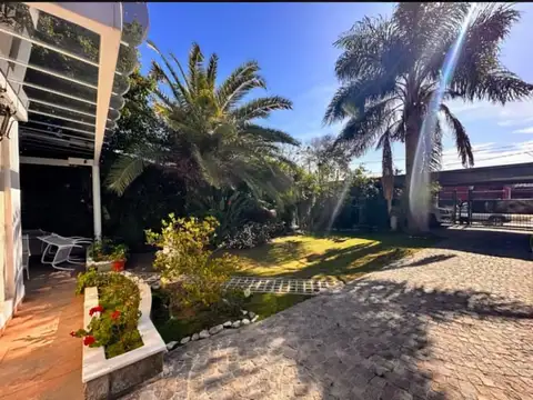 Casa en Venta con 2 cocheras