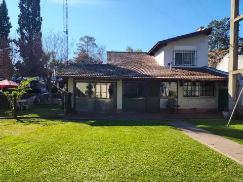 Pilar sobre calle Chiclana al 1200 .