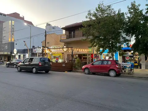 AMPLIO LOCAL COMERCIAL + VIVIENDA + DEPTO -SOBRE AVENIDA SAN