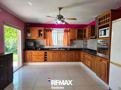 Casa 4 ambientes con 3 baños