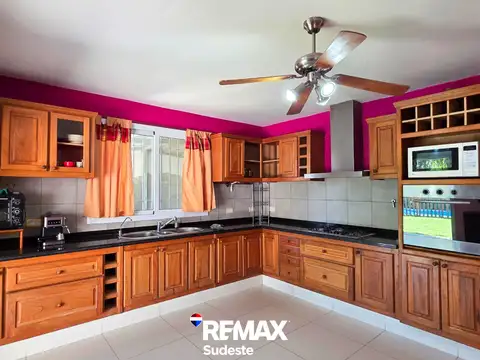 Casa en Venta con 2 cocheras