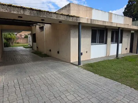 Casa en Alquiler con 9 cocheras