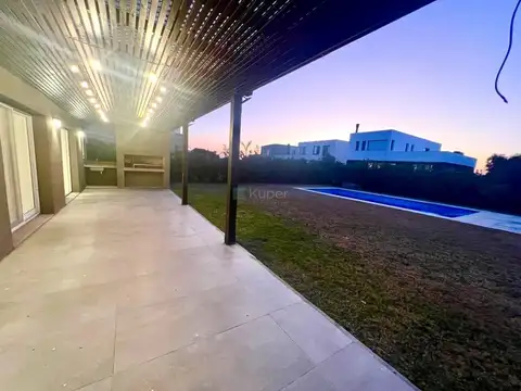 Casa en Alquiler de 3 dormitorios