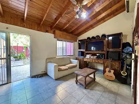 Casa en Venta con 2 cocheras
