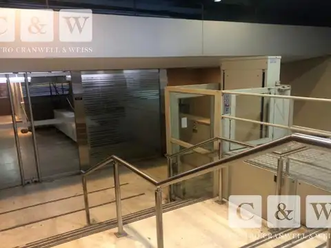 Oficina en Alquiler con 4 cocheras