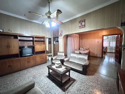 Casa 5 ambientes con 2 baños