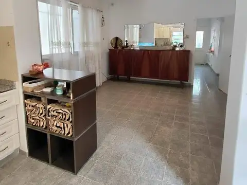 Casa en venta, amplia, luminosa, 4 dormitorios, 187m2