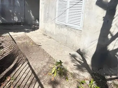 Casa 4 ambientes con 1 baño