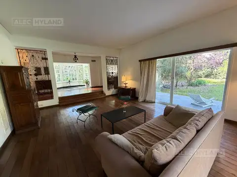 Casa en Venta con 2 cocheras