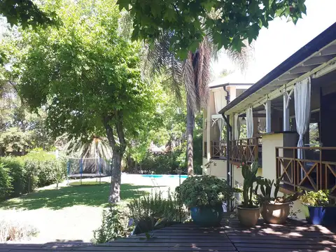 Casa en Venta con 2 cocheras