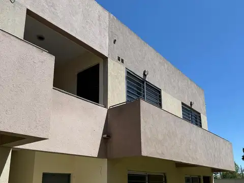 Departamento 2 ambientes + espacio guardacoches