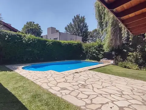 Casa 5 ambientes con 3 baños