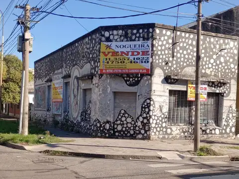IMPORTANTE ESQUINA CON VIVIENDAS Y LOCAL-3 DE FEBRERO Y CAFFERATA CASI CASEROS CENTRO