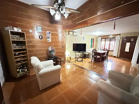 Venta casa de 2 dormitorios en barrio Tiro Suizo. APTO CREDITO