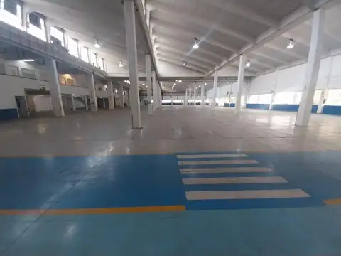 Depósito en Alquiler sobre la Av. Crovara