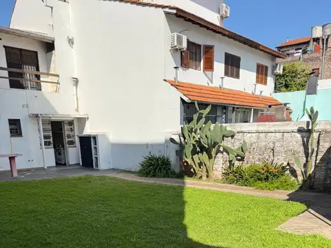 Excelente casa, 3 / 4 dormitorios, dependencia, lote de 10 x 30, gran jardin!