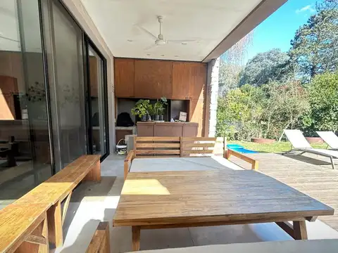 CASA EN VENTA 5 AMBIENTES FONDO GOLF EN LOS CARDALES COUNTRY CLUB