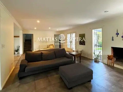 Casa en Venta con 3 cocheras