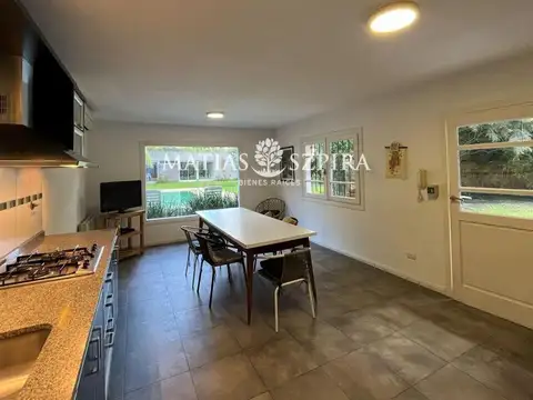 Casa 5 ambientes con 4 baños